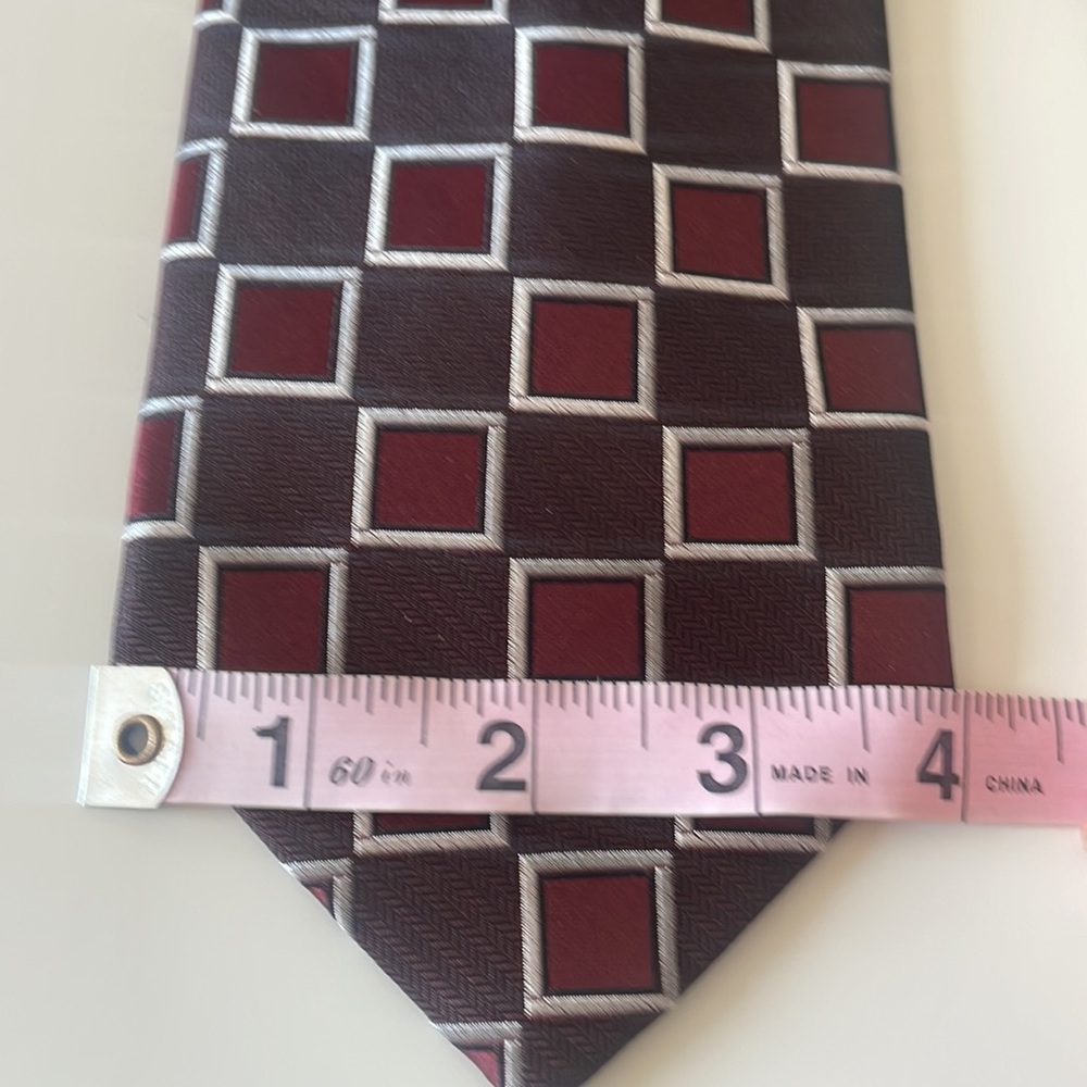 New Mens Wearhouse Square Design Burgundy and Brown Handmade All Silk Necktie - Picture 6 of 6
